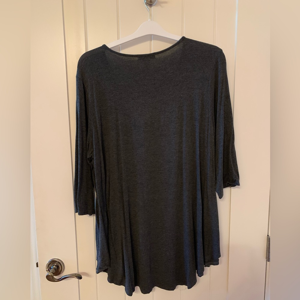 Perfectly Priscilla gray basic top - Picture 2 of 2